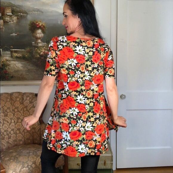 Lularoe floral oversized top  - Picture 2 of 4